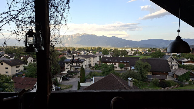 Wohnen mit Ausblick und Sonne: Charmantes Wohnhaus in unverbaubarer Aussichtslage in Weiler zu verkaufen!!
