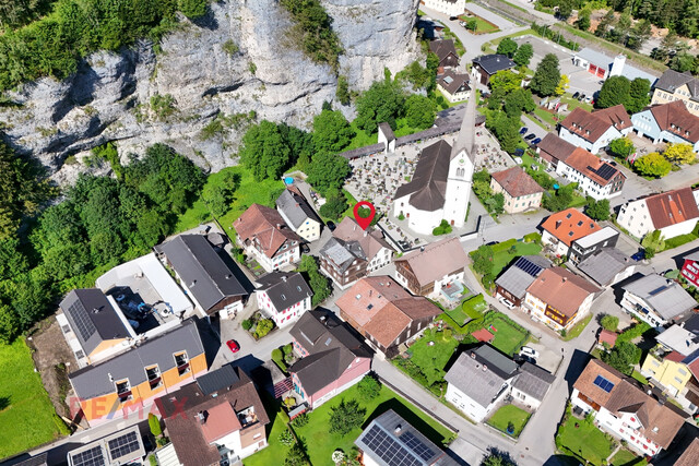 Felsenfest investieren – Zinshaus mit Naturkulisse