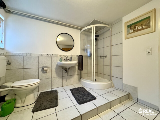 Modernisiertes Mehrfamilienhaus mit zwei großzügigen Wohnungen