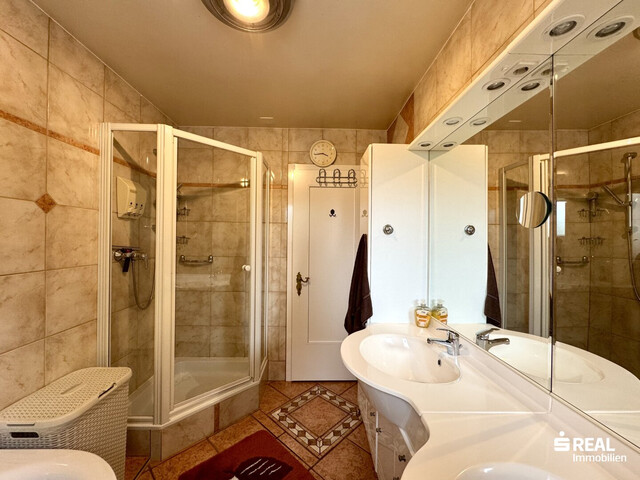 Modernisiertes Mehrfamilienhaus mit zwei großzügigen Wohnungen