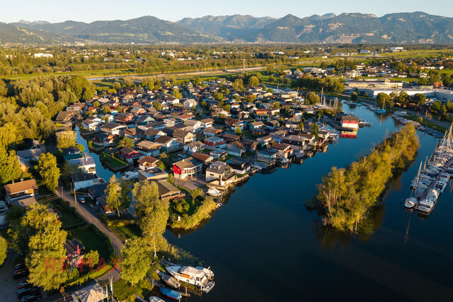 Direkt am Wasser: Exklusives Bootshaus mit Luxuskomfort