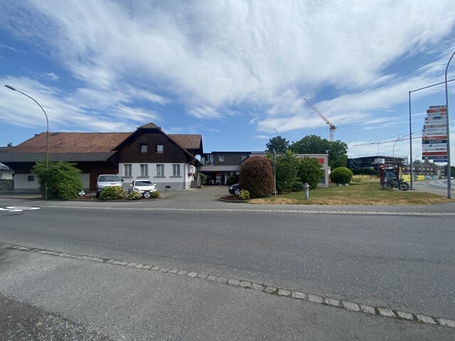 Einzigartige Möglichkeit! Autohaus mit Werkstatt, Bauernhaus und Einliegerwohnung