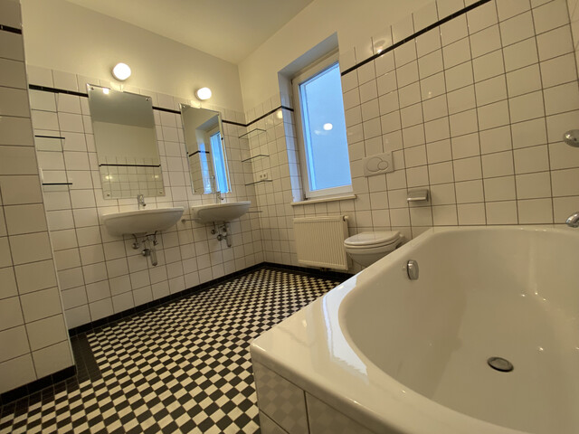 "ohne Provision" helle 2,5 Zimmer Wohnung in zentraler Lage