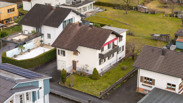 Bebautes Grundstück mit Einfamilienhaus in idyllischer Familienlage
