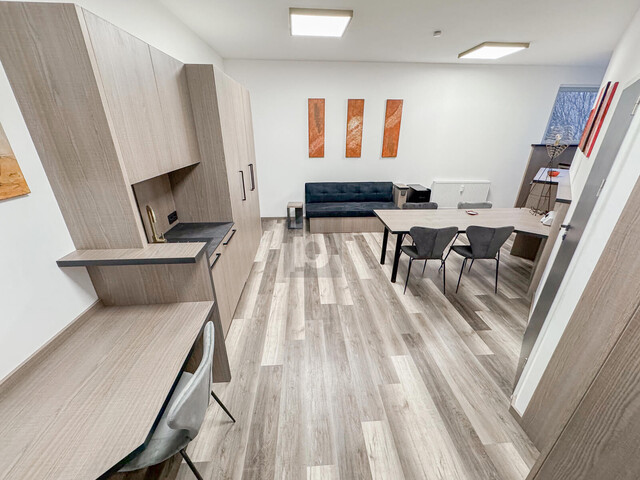 ERSTBEZUG IN ZENTRALER LAGE MIT 4 BÜRO EINHEITEN