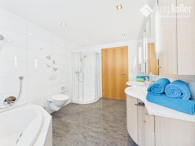 Wohnen mit Weitblick – Zweifamilienhaus mit Gartenidylle mitten in Feldkirch