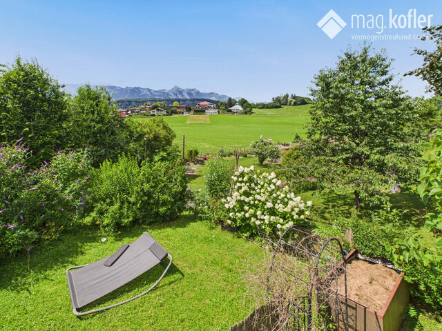 Wohnen mit Weitblick – Zweifamilienhaus mit Gartenidylle mitten in Feldkirch