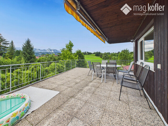 Wohnen mit Weitblick – Zweifamilienhaus mit Gartenidylle mitten in Feldkirch