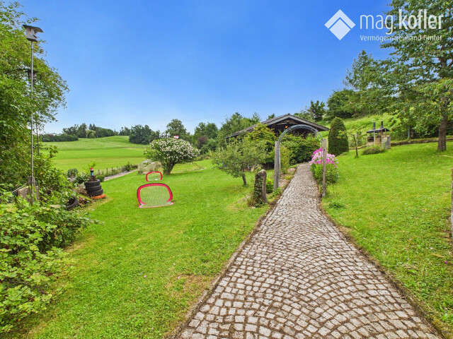 Wohnen mit Weitblick – Zweifamilienhaus mit Gartenidylle mitten in Feldkirch