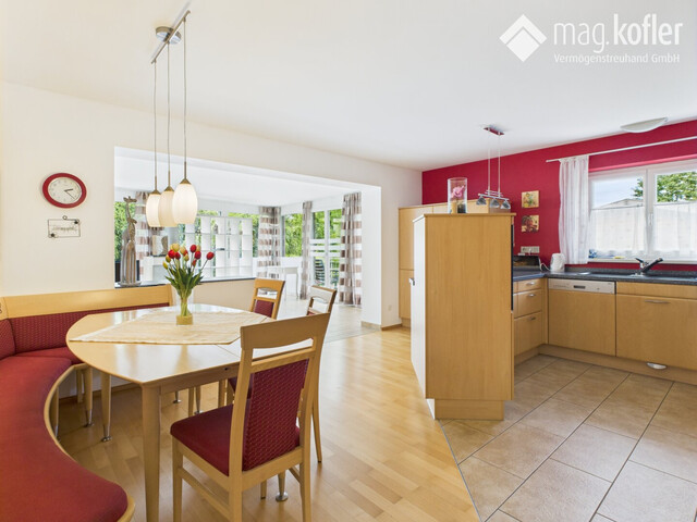 Wohnen mit Weitblick – Zweifamilienhaus mit Gartenidylle mitten in Feldkirch