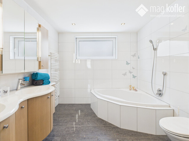 Wohnen mit Weitblick – Zweifamilienhaus mit Gartenidylle mitten in Feldkirch