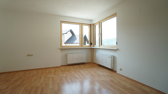 Sonnige Terrassenwohnung mit 19,25 m² Terrasse in Gebrauchtgebäude zur Miete