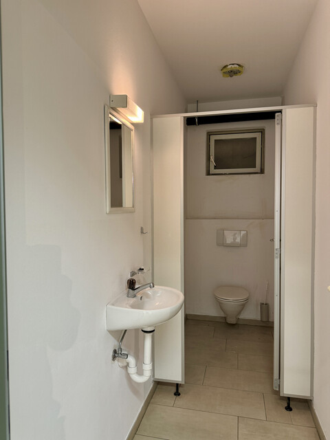 Super Räumlichkeiten mit viel Platz und guter Sichtbarkeit!