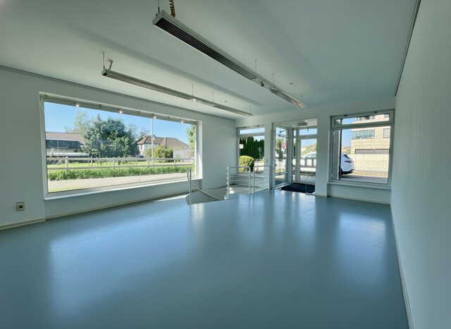 Super Räumlichkeiten mit viel Platz und guter Sichtbarkeit!