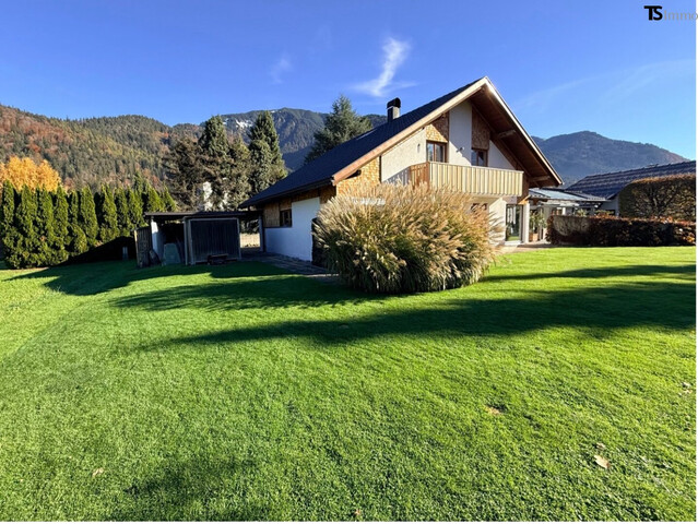 Nüziders: Einfamilienhaus mit Garten - Premium-Immobilie – Wohnjuwel mit Wintergarten, Wellnessbereich & Traumgarten