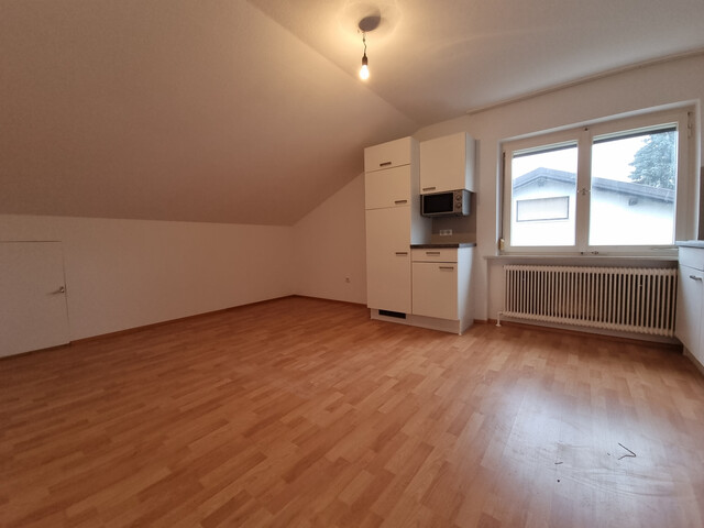 Große - 2 - Zimmer Dachgeschosswohnung