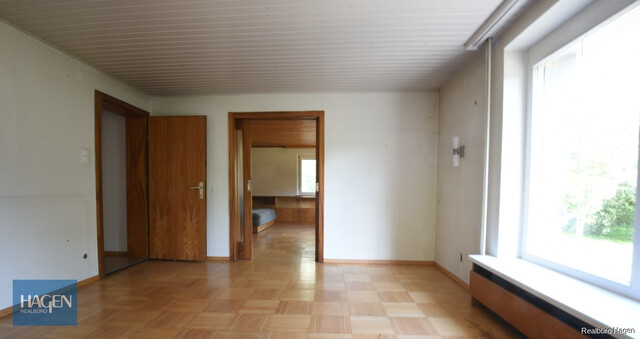 Großes Grundstück mit Altbestand