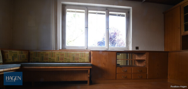 Großes Grundstück mit Altbestand