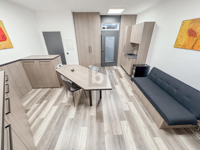 ERSTBEZUG IN ZENTRALER LAGE MIT 2 X 2 BÜRO EINHEITEN (AB 2 BÜROS MÖGLICH)