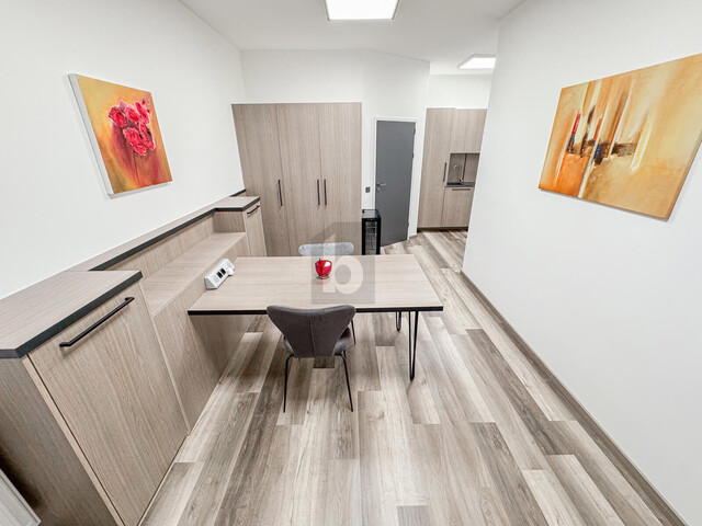 ERSTBEZUG IN ZENTRALER LAGE MIT 2 X 2 BÜRO EINHEITEN (AB 2 BÜROS MÖGLICH)