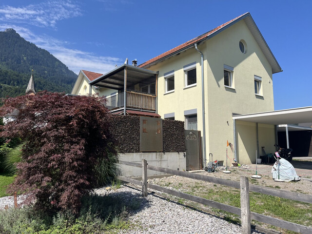 Große Wohnung mit ca. 152 m² sowie Balkon und Carport