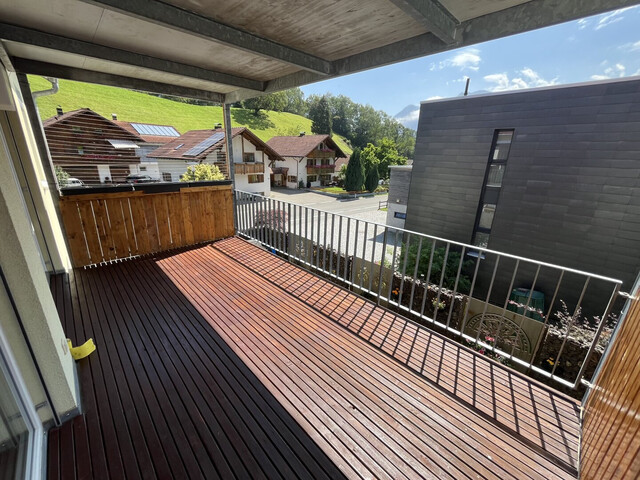 Große Wohnung mit ca. 152 m² sowie Balkon und Carport