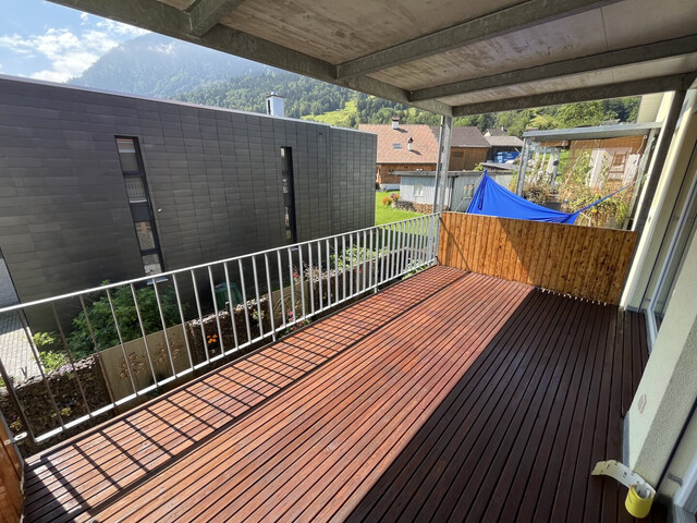 Große Wohnung mit ca. 152 m² sowie Balkon und Carport