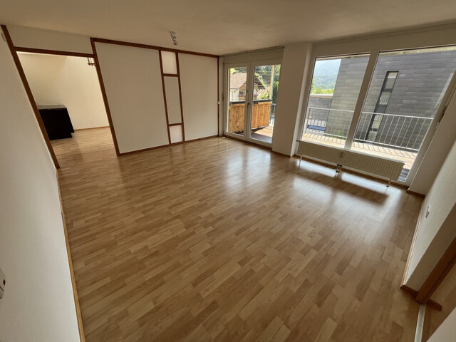 Große Wohnung mit ca. 152 m² sowie Balkon und Carport