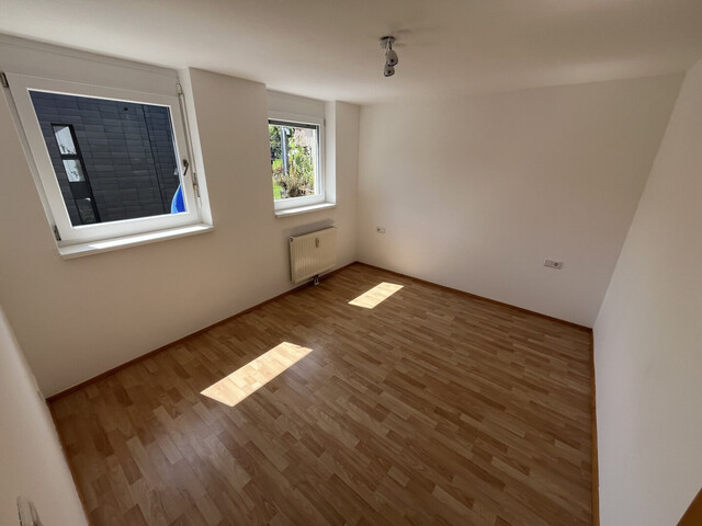 Große Wohnung mit ca. 152 m² sowie Balkon und Carport