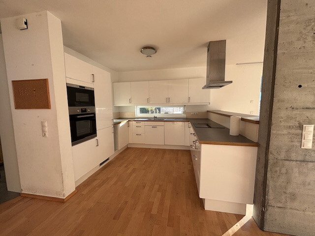 Neuwertiges familienfreundliches Einfamilienhaus in der Kummenbergregion mit Doppelgarage