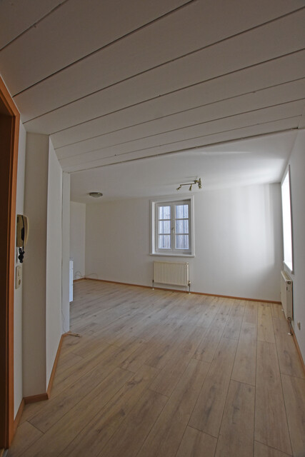 MITTEN IM DORFZENTRUM: Gemütliche 1,5 Zi-Wohnung