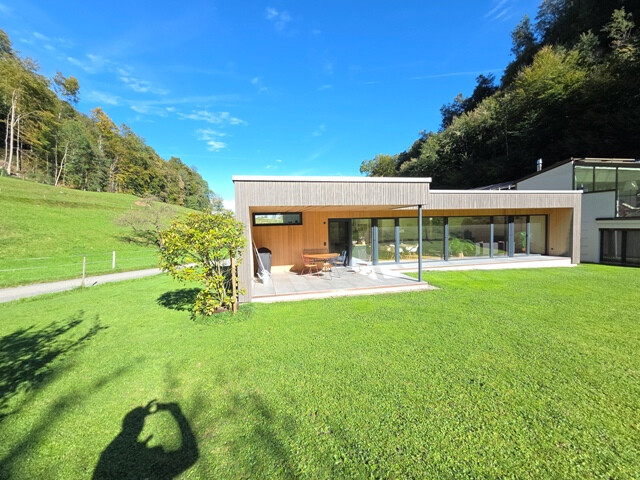 Moderner Bungalow mit großem Garten in schöner und ruhiger Lage (Emser Reute) zu mieten!