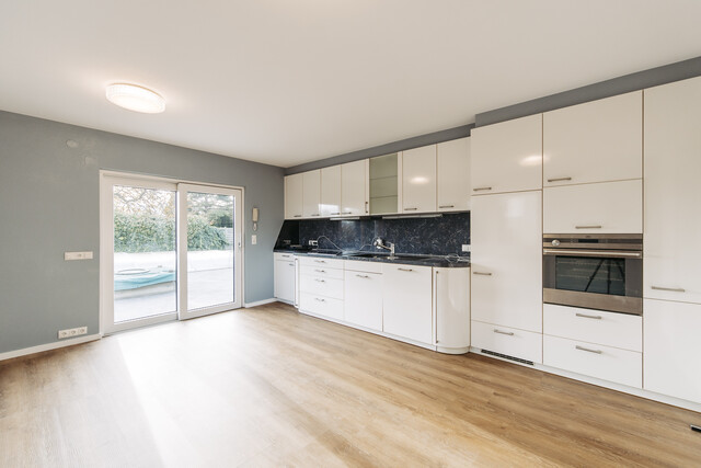 Bungalow mit Garagengebäude 