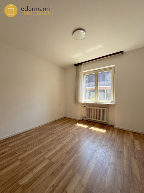 GÖTZIS: CHARMANTES WOHNHAUS MIT GROSSEM GRUNDSTÜCK UND ATTRAKTIVEM ENTWICKLUNGSPOTENZIAL