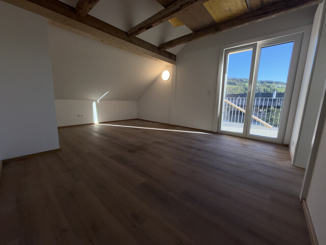 Neue Dachgeschosswohnung mit Charme in Dreiparteienhaus in Feldkirch/ Nofels