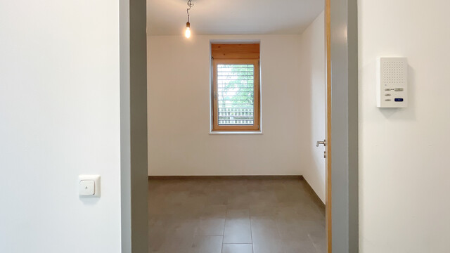 Helle 2 Zimmer Single-Wohnung mit Terrasse und Garten