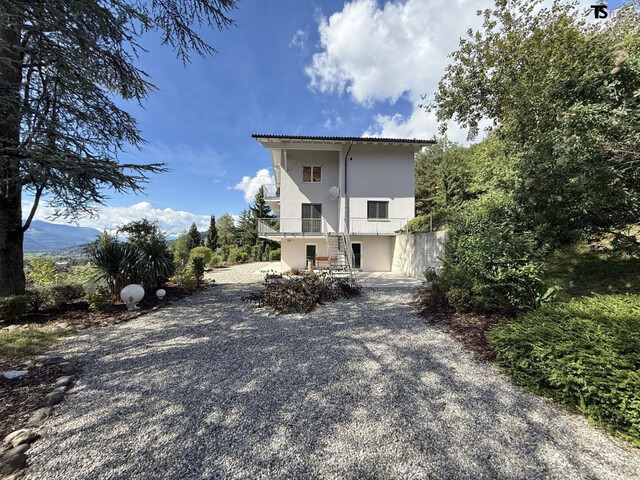 Ludesch: Haus mit Weitblick – Platz für eine oder mehrere Familien in sonniger Hanglage