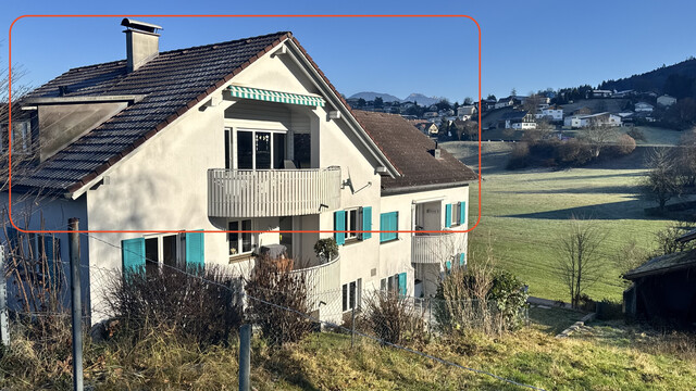 Große  helle 4 Zimmer Dachgeschosswohnung mit Aussicht, 2  Balkonen, Carport und viel Stauraum 