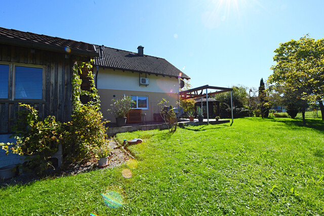 Gartentraum! Neuwertiges Einfamilienhaus mit tollem Garten in idyllischer Lage