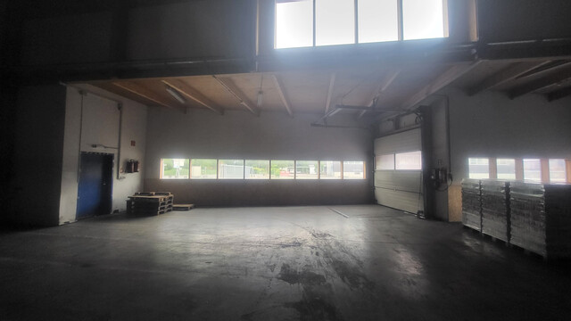 Mäder - Lager- und Produktionsflächen im EG mit ca. 878 m² 