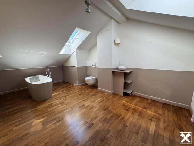 Außergewöhnliche Maisonettewohnung mit Tiefgaragenplatz