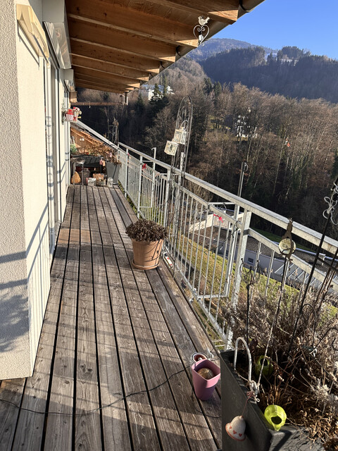 Altbau Dachgeschosswohnung mit Balkon, Garten, Stauraum &amp; Parkplatz!