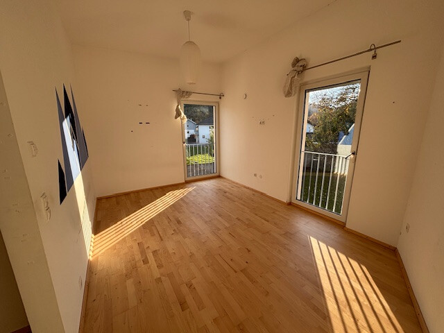 Neuwertiges familienfreundliches Einfamilienhaus in der Kummenbergregion mit Doppelgarage