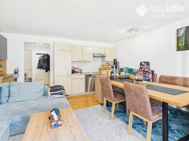 Schöne 2-Zimmer-Wohnung mit großer Veranda – ideal als Anlage