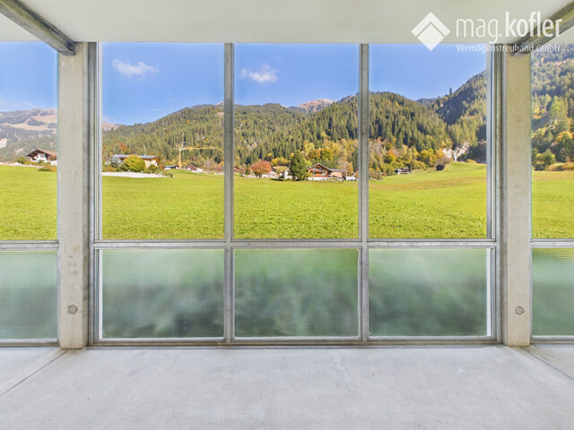 Schöne 2-Zimmer-Wohnung mit großer Veranda – ideal als Anlage