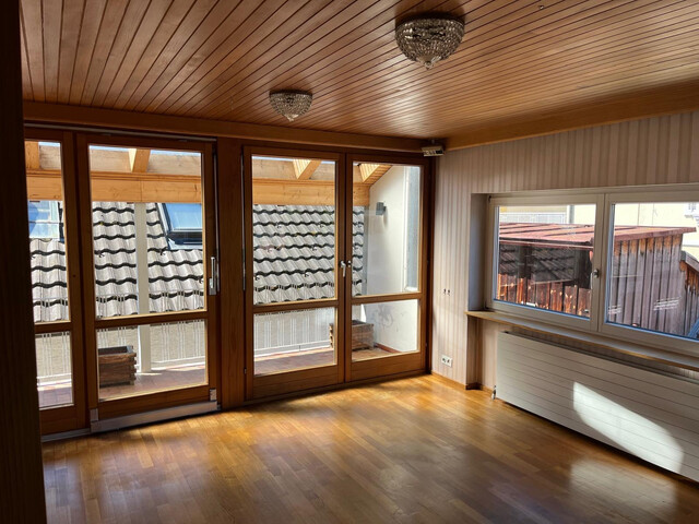 Geräumige Wohnung mit Parkplatz und  Balkon in Top-Lage und Seenähe!