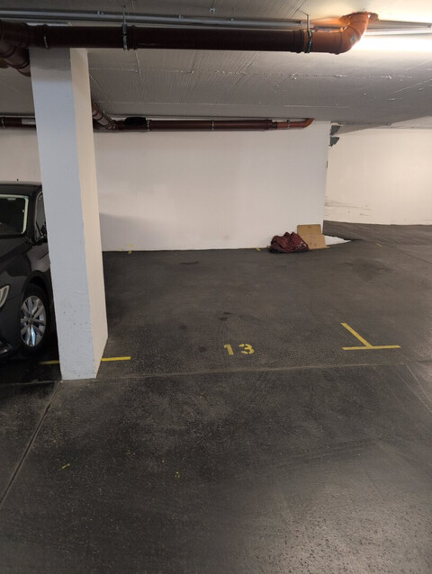 Tiefgaragenplatz in 1100 Wien zu vermieten – sicher parken um 100 € monatlich