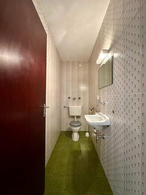 helle sehr geräumige 2,5 Zimmer Wohnung