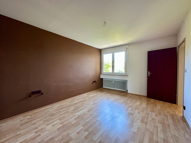 helle sehr geräumige 2,5 Zimmer Wohnung