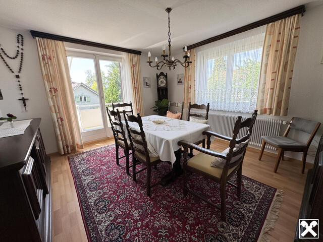 Gepflegtes Einfamilienhaus mit viel Grünfläche
